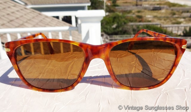 Giorgio Armani 810 052 Tortoise Shell Sunglasses display picture 1
