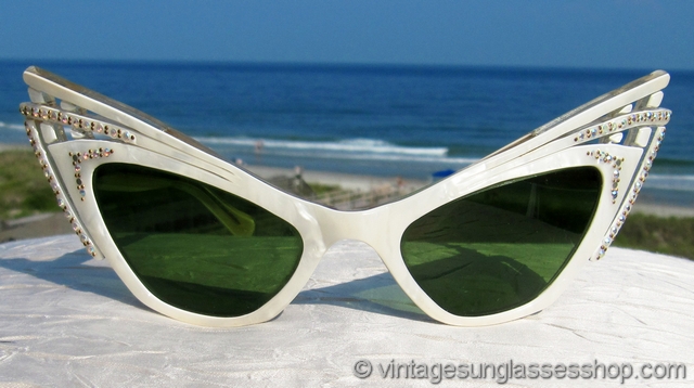 Vintage Cat Eye Rhinestone Glass from the 1950\'s 60\'s, By L. EVARD TWE FRANCE. Vintage 1950s 60s Rhinestone Cat Eye Frames Eyeglasses  main image 2