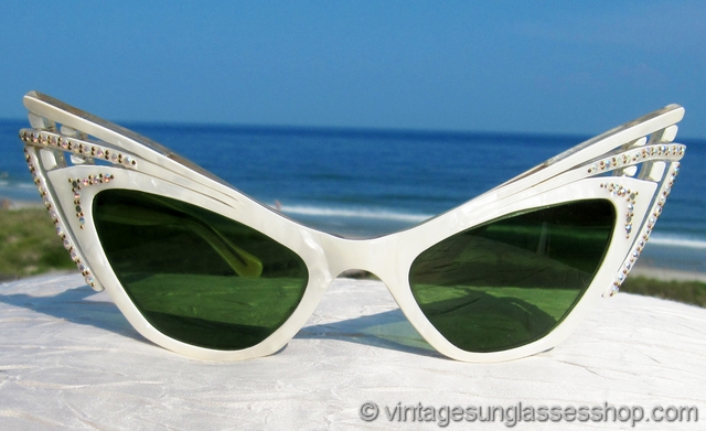 French Cat Eye Cathedral Temple Rhinestone Sunglasses display picture 1