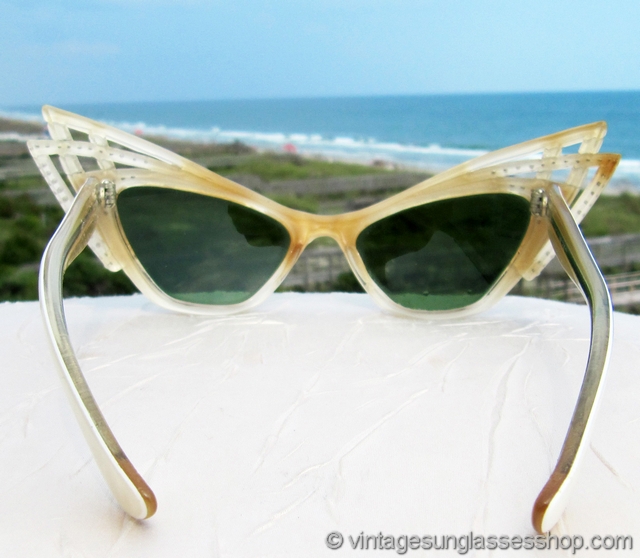 French Cat Eye Cathedral Temple Rhinestone Sunglasses display picture 1