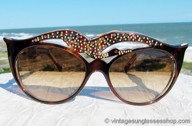 Vintage French Cat Eye Rhinestone Bird Sunglasses display picture 3