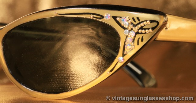 1950s French Rhinestone Cat Eye Sunglasses display picture 1