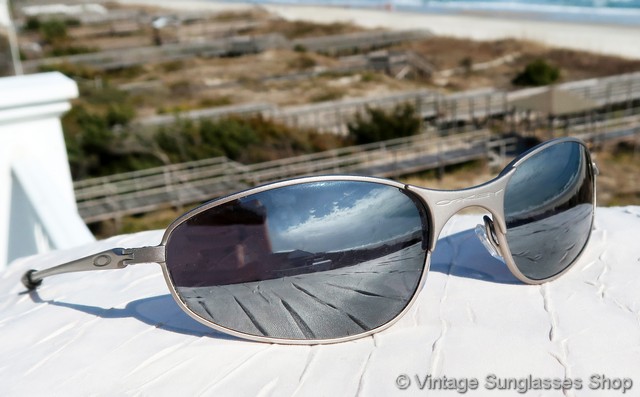 Vintage Oakley Sunglasses For Men and Women