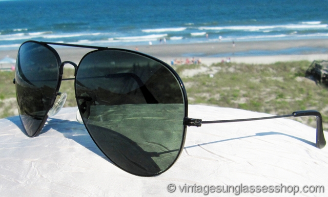 Ray-Ban 64mm Black Chrome Aviator Sunglasses display picture 3