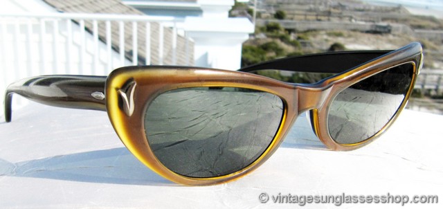 Ray-Ban Alita Cat Eye Sunglasses display picture 2