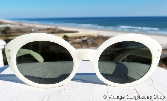 Ray-Ban Bewitching White Sunglasses display picture 2