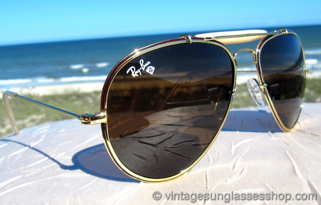 ray ban aviator with diamond logo