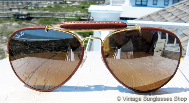 Tan Ray-bans 
In good condition Vintage Ray Ban Sunglasses Tan Leather Case Early Logo  main image 4