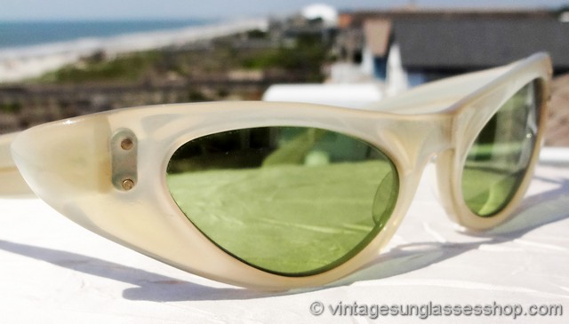 Vintage 1950s and 1960s Cat Eye Sunglasses display picture 2