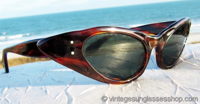 Ray-Ban Vintage Tortoiseshell Sunglasses | Cat Eye Italian Designer Shades Vintage Ray-ban Tortoise Shell Cat-eye Sunglasses | 90s  main image 3