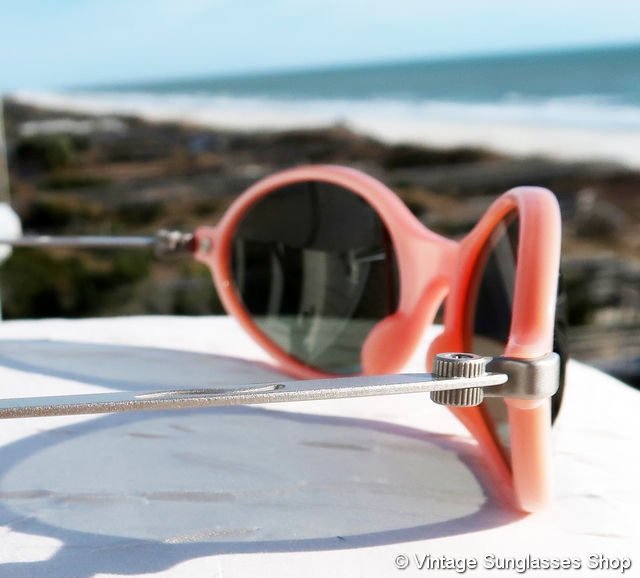 Vintage Pink Ray-Ban Orbs Sunglasses 80\'s Oval Bausch & Lomb Flash Mirror Lenses Ray-Ban | Accessories | Vintage Ray Ban Orbs Wbausch Lomb  main image 2