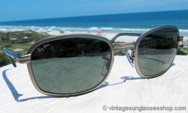 Vintage Ray-Ban Sunglasses For Men and Women - Page 100