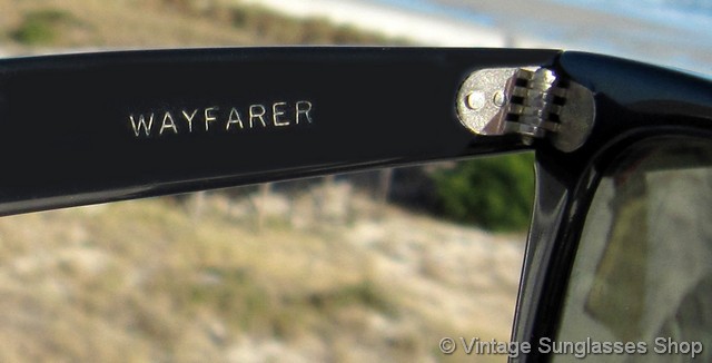 Ray-Ban Black Wayfarer Sunglasses display picture 3