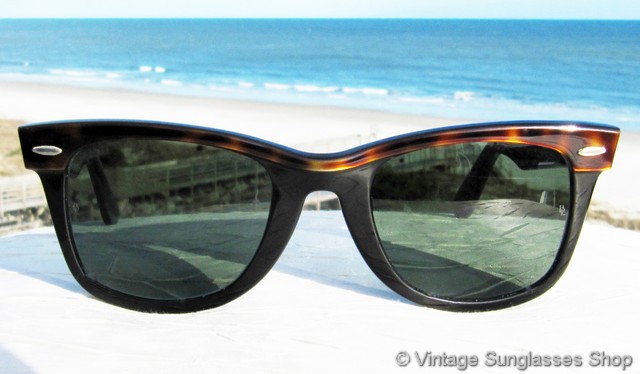 Ray-Ban W0529 Wayfarer Limited Edition Sunglasses display picture 1