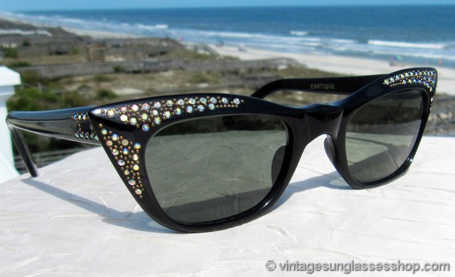 Raybert Exotique Rhinestone Cat Eye Sunglasses display picture 1