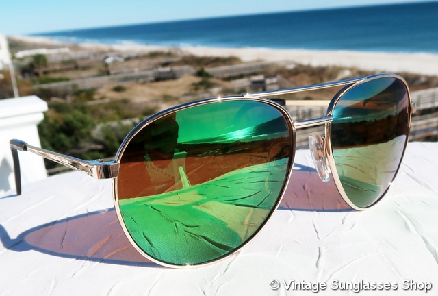 Revo Pilot Green Mirror Sunglasses display picture 3