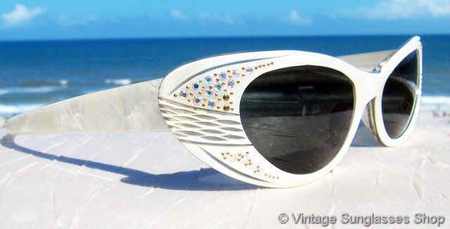 Vintage 1950s French Etched Pearlized Rhinestone Cat Eye  display picture 2